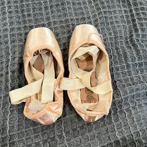 Freed Of London Wingblock Castle Maker Pointe Shoes